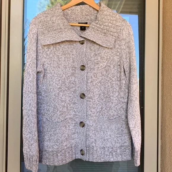 Ann Taylor cardigan sweater size medium - Picture 3 of 13